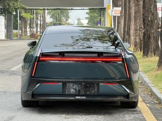 جهاز XPENG P7 2025 702 طويل المدى فائق الجودة، معتمد ومستعمل