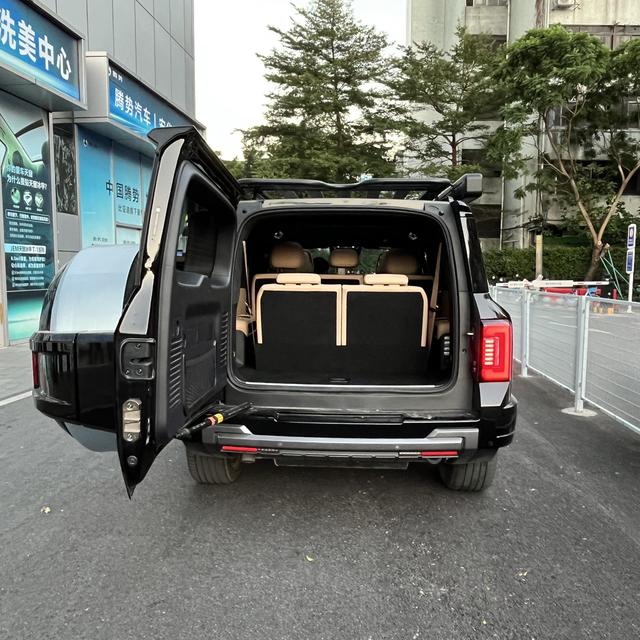 Formula Leopard 8 2025 Brave & Wise Flagship Edition 7 places d'occasion certifiée