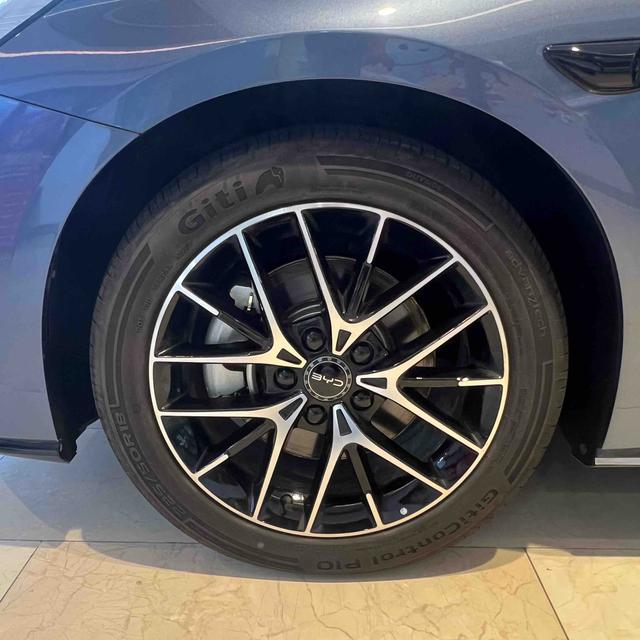 Véhicule d'occasion certifié BYD Seal 07DM 2025 Intelligent Driving Edition DM-i 125KM Elite Version