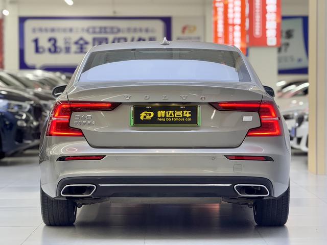 Volvo S60 PHEV 2022 T8 E-Drive Hybride AWD Édition Luxe d'occasion certifiée