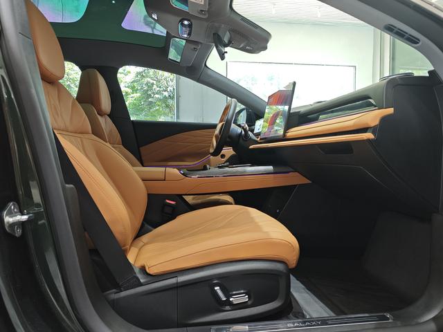 Certificated Pre-Owned Geely Galaxy Xingyao 8 PHEV 2025 Edition 130km EM-i Premium Version -u23982657