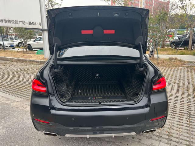 BMW Série 5 d'occasion certifiée, modèle 2022, version restylée 525Li, pack M Sport