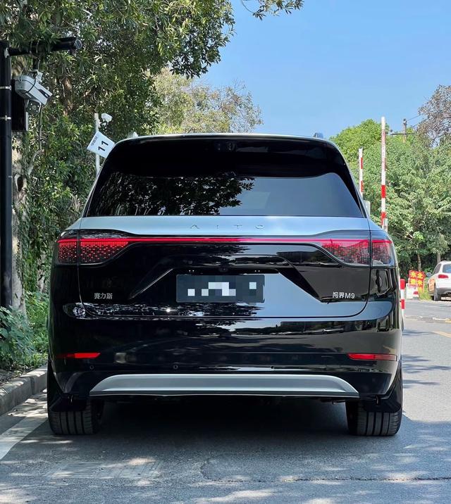 Certificated Pre-Owned Wenjie M9 2024 Extended-Range Ultra Six-Seater Edition -u22072066