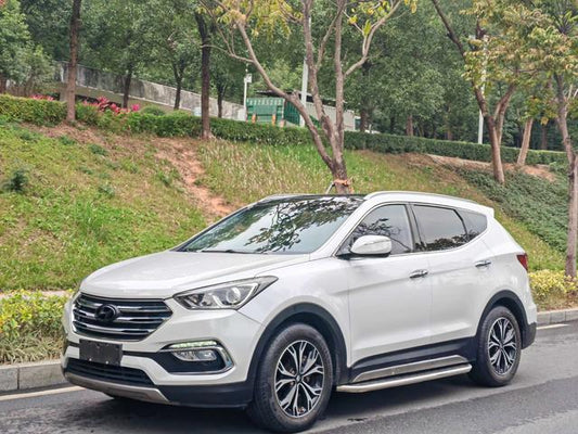 Hyundai Santa Fe 2017 Vehicle Profile: Reliable 2.4L Mid-Size SUV with Balanced Features