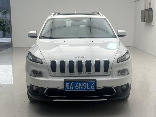 Certificated Pre-Owned Jeep Cherokee 2017 2.4L Leading Edition - u22062156