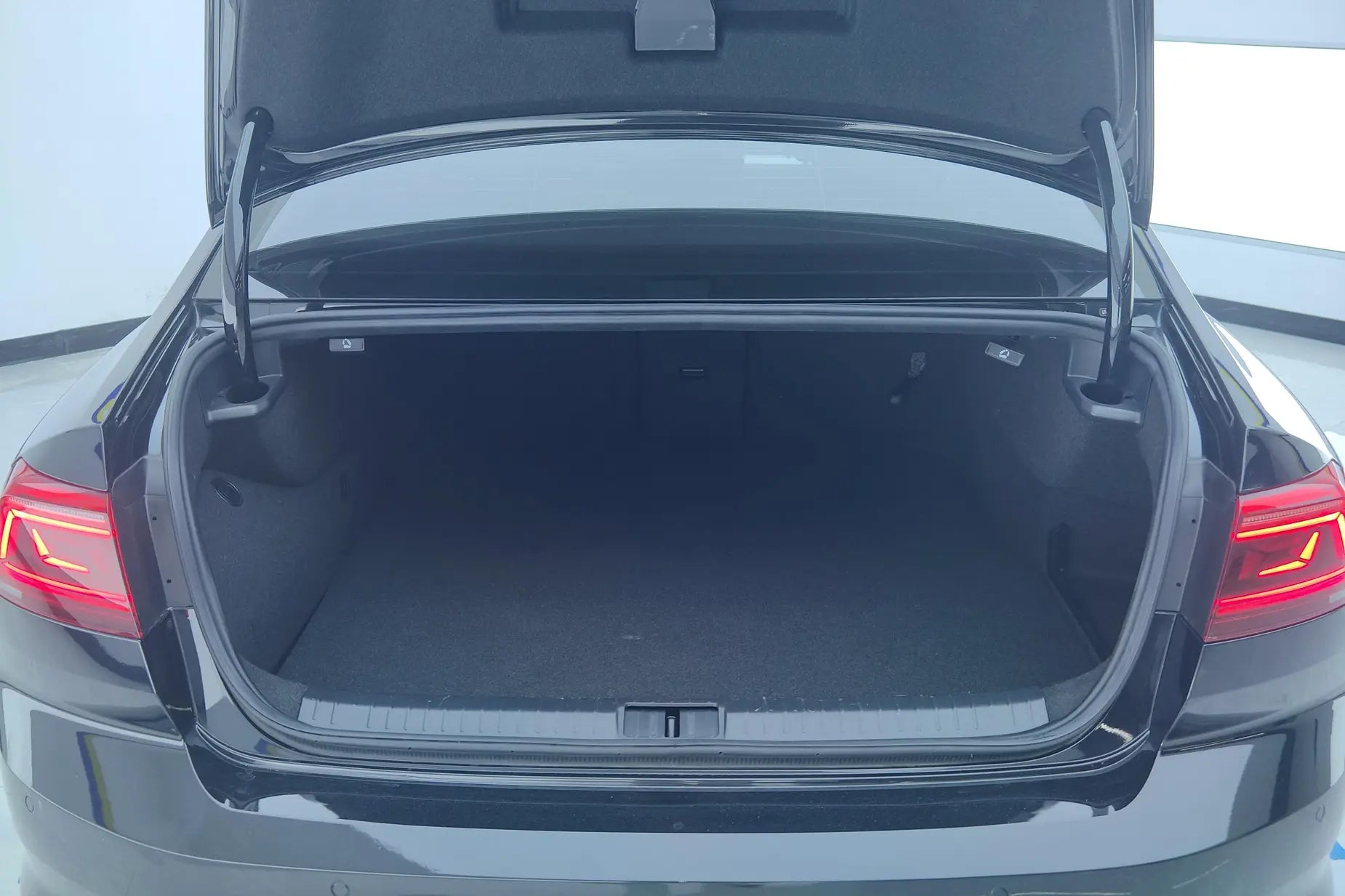 Certificated Pre-Owned FAW-Volkswagen Magotan GTE 2020 Luxury -u21698555