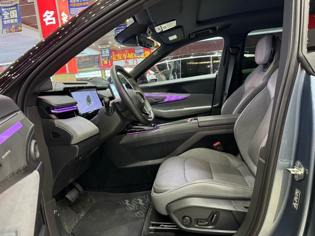 Certificated Pre-Owned Lynk & Co 08 EM-P 2025 220 4WD Performance Halo -u21520909