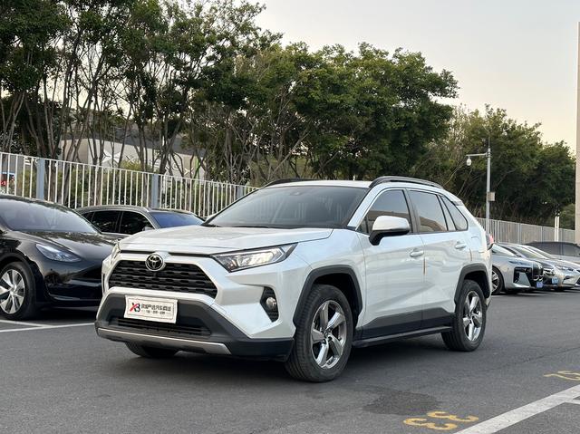 Certificated Pre-Owned RAV4 Rongfang 2021 2.0L CVT Two-Wheel Drive Fashion Edition - u22429126