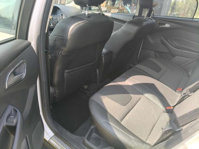 Certificated Used Ford Focus 2012 Model Hatchback 1.6L Automatic Fashionable Type