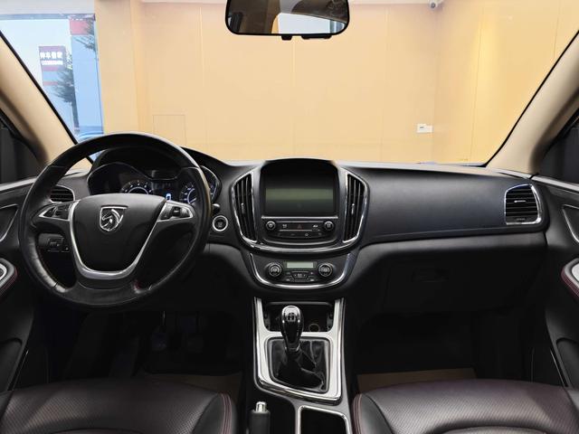 Certificated Pre-Owned SAIC-GM-Wuling Baojun 560 2015 1.8L Manual Luxury Edition - u22665661