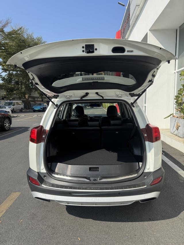 Certificated Pre-Owned RAV4 Rongfang 2015 2.0L CVT Two-Wheel Drive Fashion Edition - u22669329