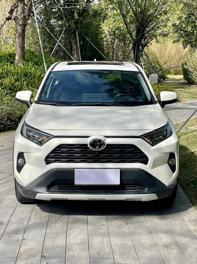 Certificated Pre-Owned RAV4 Rongfang 2021 2.0L CVT Two-Wheel Drive Fashion Edition - u22072343