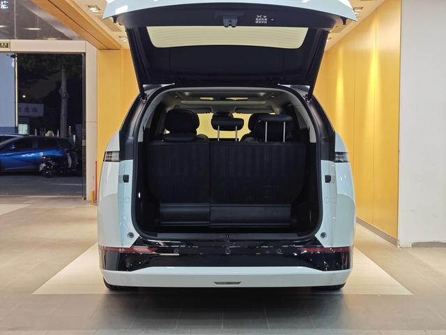 Pre-Owned XPeng X9 2024 610 Long-Range Pro