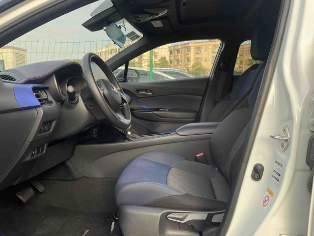 Certificated Pre-Owned GAC Toyota C-HR 2018 2.0L Leading Sunroof Edition, National V Emission Standard - u22664459