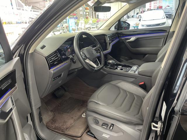 Certificated Pre-Owned Volkswagen Touareg 2021 3.0TSI R-Line Black Edition Sport Package - u22752457