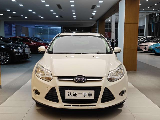 Certificated Used Ford Focus 2012 Model Hatchback 1.6L Automatic Fashion Style Trim