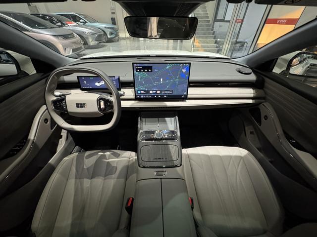 Certificated Pre-Owned Geely Galaxy Xingyao 8 PHEV 2025 Edition 130km EM-i Premium Version