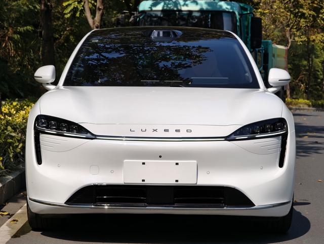 Certificated Pre-Owned Zhijie R7 2024 All-Electric 100kWh Ultra Four-Wheel Drive Version -u22583907