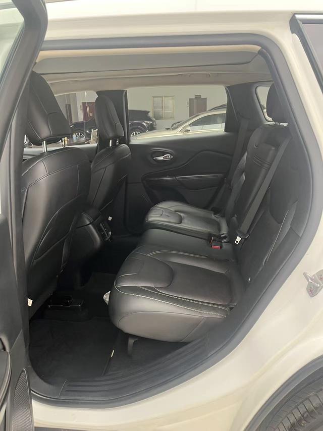 Certificated Pre-Owned Jeep Cherokee 2017 2.4L Leading Edition - u22062156