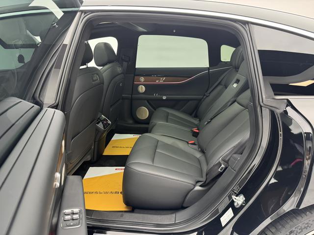 Certificated Pre-Owned Skyworth Enjoy Bound S9 2024 All-Electric Four-Wheel Drive Ultra