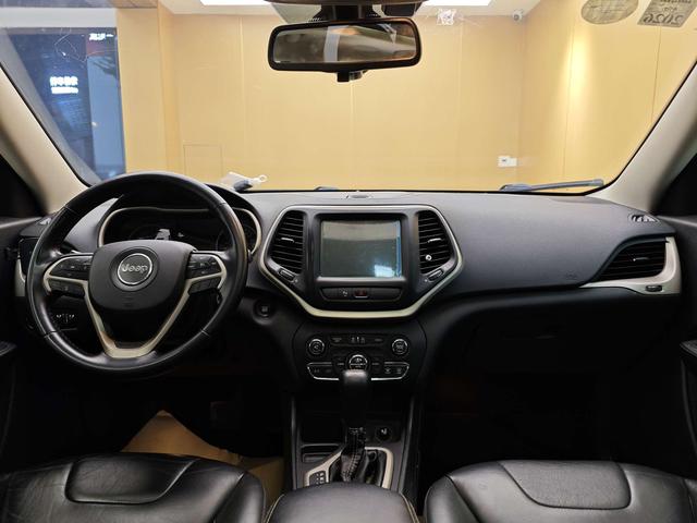 Certificated Pre-Owned Jeep Cherokee 2017 2.4L Leading Edition Smart Package - u22437483