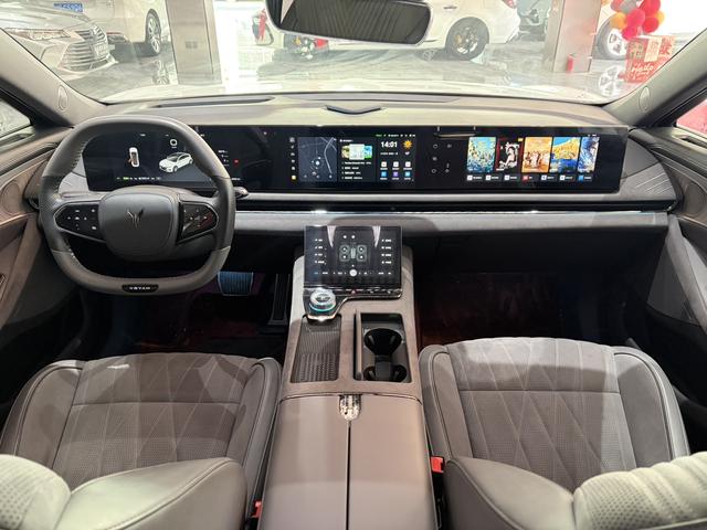 Certificated Pre-Owned Voyah Zhuiguang PHEV 2024 Ultra-Long Range Four-Wheel Drive Flagship Edition -u22310680
