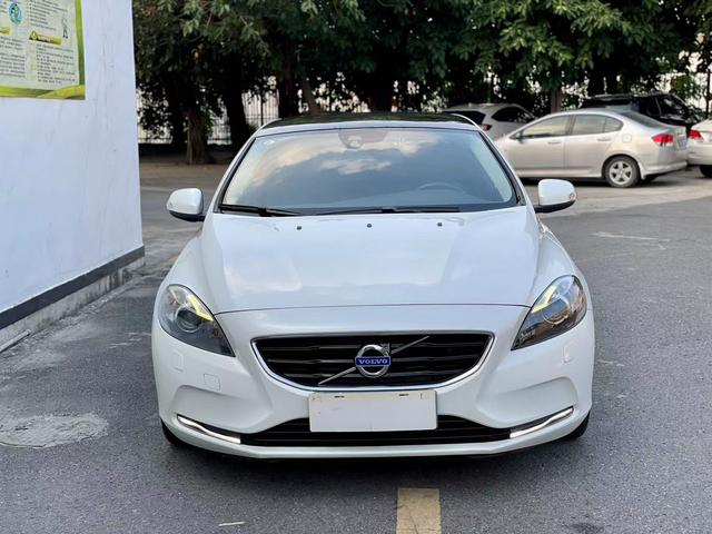 Certificated Pre-Owned Volvo V40 2016 T3 Inscription Edition - u21827177