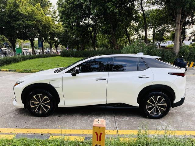 Pre-Owned Lexus RZ 2023 Model 450e DIRECT4 Premium Version