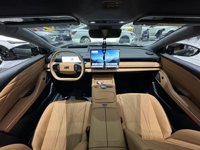 Certificated Pre-Owned Geely Galaxy Xingyao 8 PHEV 2025 Edition 130km EM-i Flagship Version