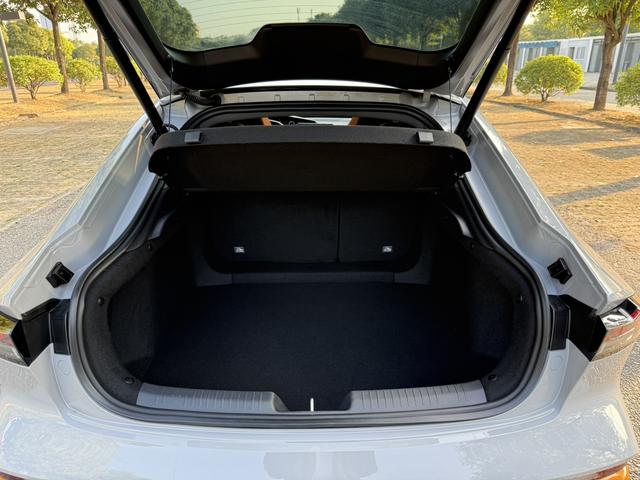 Certificated Pre-Owned Changan UNI-V 2025 1.5T 500Bar Premium Sport Edition - u22200865