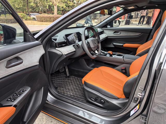 Certificated Pre-Owned Changan UNI-V 2025 Third Generation 1.5T 500Bar Premium Sporty Model - u22104333