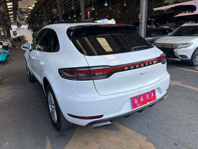 Certificated Pre-Owned 2018 Porsche Macan 2.0T - u22436185