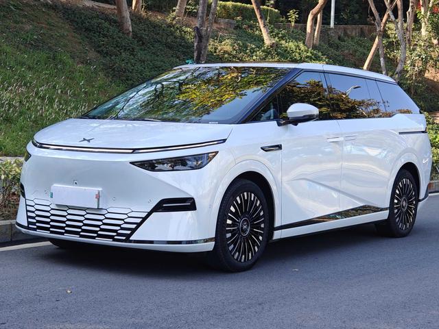 Certificated Pre-Owned XPENG X9 2025 All-Electric 740 Ultra-Long Range Max -u22483375