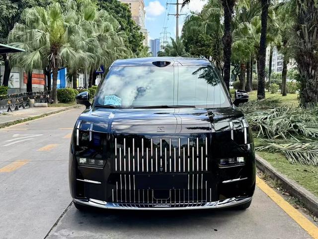 Certificated Pre-Owned ZEEKR 009 2024 Six-seater Executive Edition AWD 108kWh -u22465714