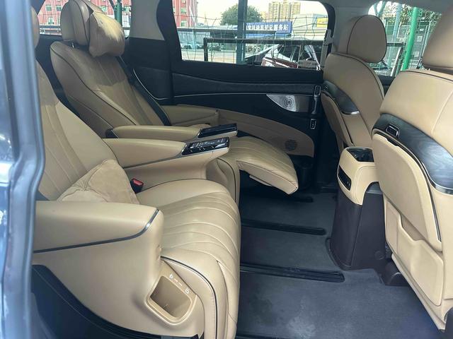 Certificated Pre-Owned Denza D9 DM 2024 1050 Premium Edition