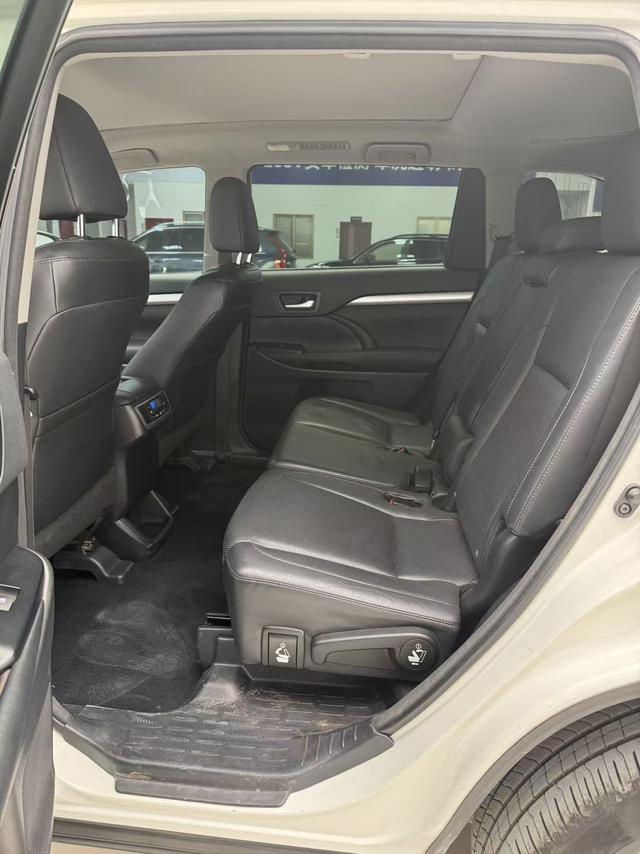 Certificated Pre-Owned GAC Toyota Highlander 2015 2.0T 4WD Luxury 7-Seater - u22061216