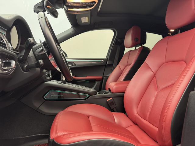 Certificated Pre-Owned Porsche Macan 2021 Model Macan 2.0T - u22556910