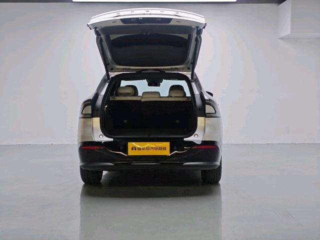 Certificated Pre-Owned XPENG G7 2025 All-Electric 702 Ultra Long Range -u22973219