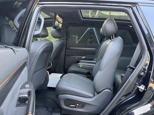 Certificated Pre-Owned Eπ 008 2024 Edition 636Max All-Electric 6-Seater -u22481630