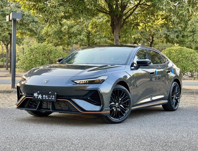 Certificated Pre-Owned Changan UNI-V 2025 Edition 3rd Generation 1.5T 500Bar Premium Sporty Model - u22396966