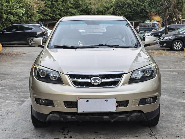 BYD S6 2014 2.0L Manuelle Luxe 5 places d'occasion certifiée - u22119686