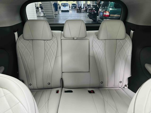 Certificated Pre-Owned Denza D9 DM 2022 Model 970 4WD Flagship Version