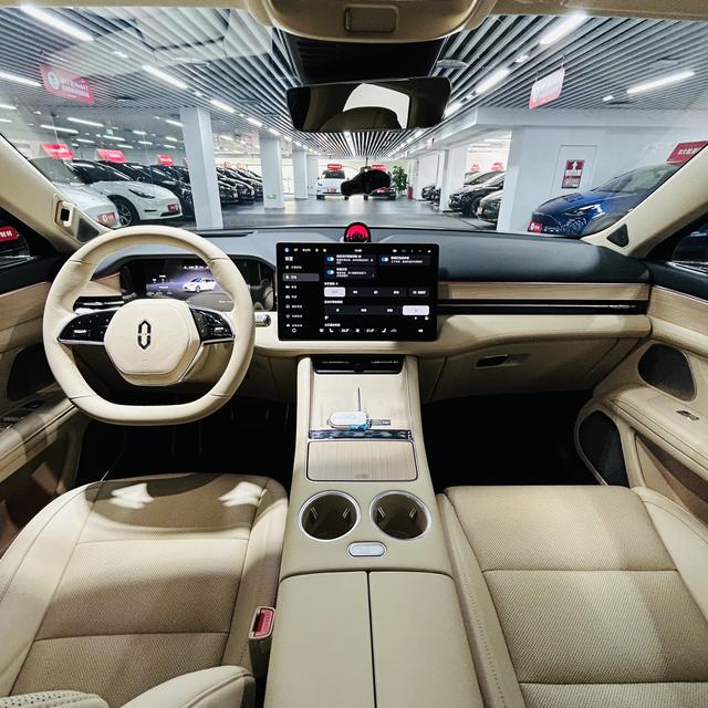 Certificated Pre-Owned Wenjie M5 2025 Extended-Range Ultra Rear-Wheel Drive Version -u22408298