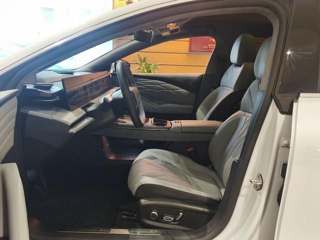 Certificated Pre-Owned Geely Galaxy E8 2025 Edition 700km Long-Range Intelligent Driving Version -u22613976