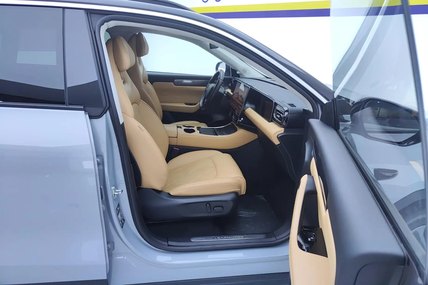 Certificated Pre-Owned Leapmotor C11 2024 Extended-Range 300 Premium Edition -u22100643