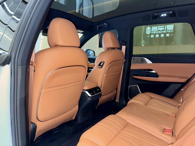 Pre-Owned XPeng G9 2022 Model 702 Pro