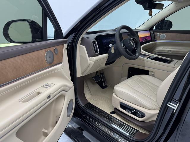 Certificated Pre-Owned Wenjie M9 2024 Extended-Range Ultra Six-Seater Edition -u21784551