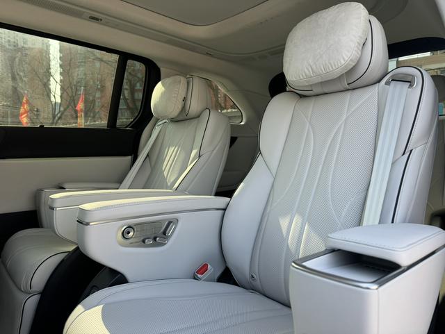 Certificated Pre-Owned XPENG X9 2025 All-Electric 650 Long Range Max -u22584407