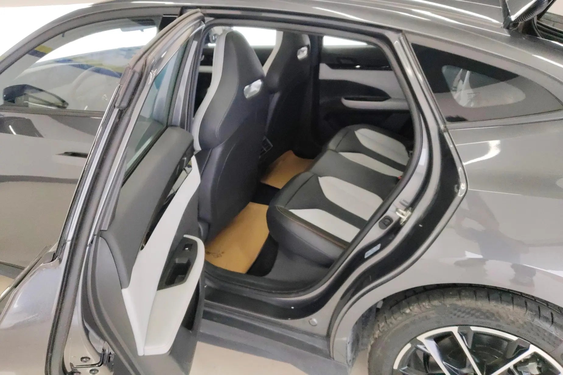 Certificated Pre-Owned Changan UNI-V Intelligent Electric iDD 2024 Edition Blue Whale Intelligent Electric iDD 136km Intelligent Prestige Version -u21039811