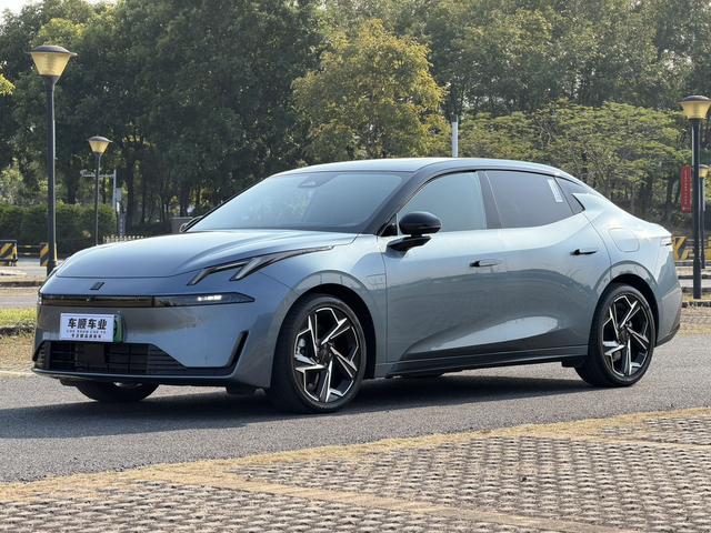 Certificated Pre-Owned Lynk & Co 07 EM-P 2024 126 Long Range Ultra -u22680852